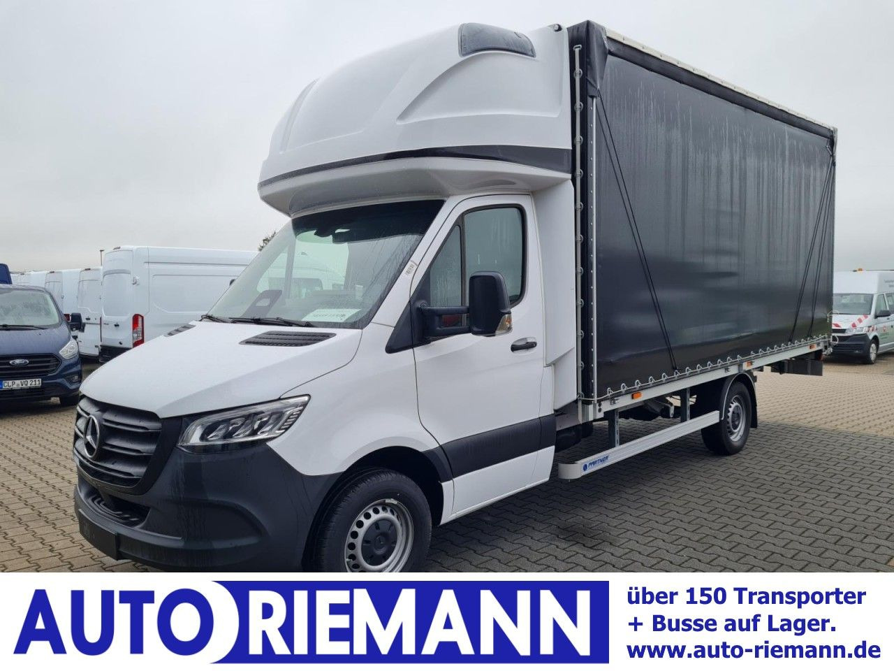 Mercedes-Benz Sprinter 317 AG Pritsche Schiebe Plane Schlafkab - Véhicule utilitaire plateau baché: photos 1 Mercedes-Benz Sprinter 317 AG Pritsche Schiebe Plane Schlafkab - Véhicule utilitaire plateau baché: photos 1