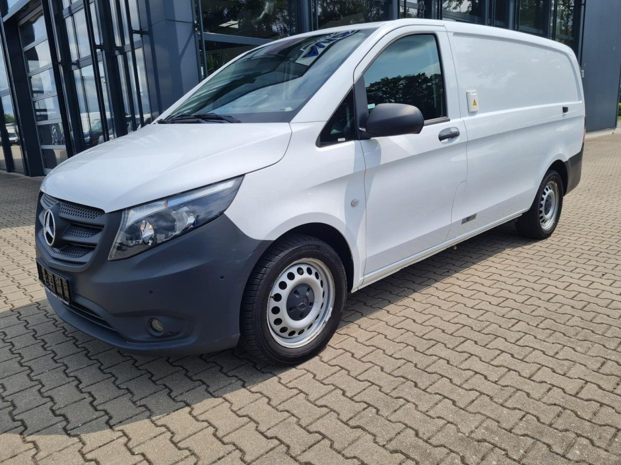 Mercedes-Benz Vito 116 Cdi Kühlkasten lang Stand/Fahrkühl HEIZ - Véhicule utilitaire frigorifique: photos 2 Mercedes-Benz Vito 116 Cdi Kühlkasten lang Stand/Fahrkühl HEIZ - Véhicule utilitaire frigorifique: photos 2