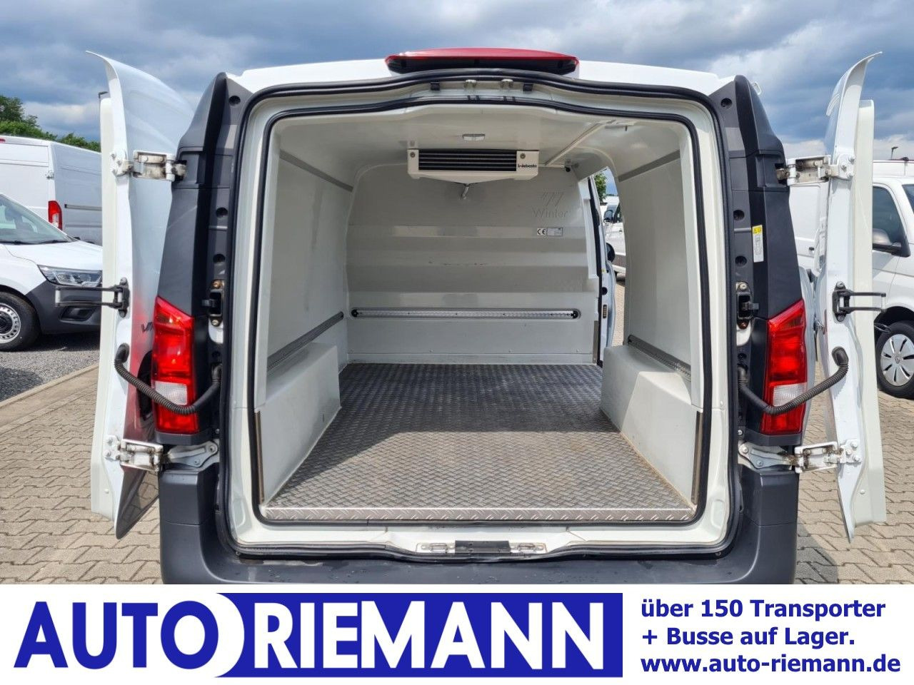 Mercedes-Benz Vito 116 Cdi Kühlkasten lang Stand/Fahrkühl HEIZ - Véhicule utilitaire frigorifique: photos 1 Mercedes-Benz Vito 116 Cdi Kühlkasten lang Stand/Fahrkühl HEIZ - Véhicule utilitaire frigorifique: photos 1