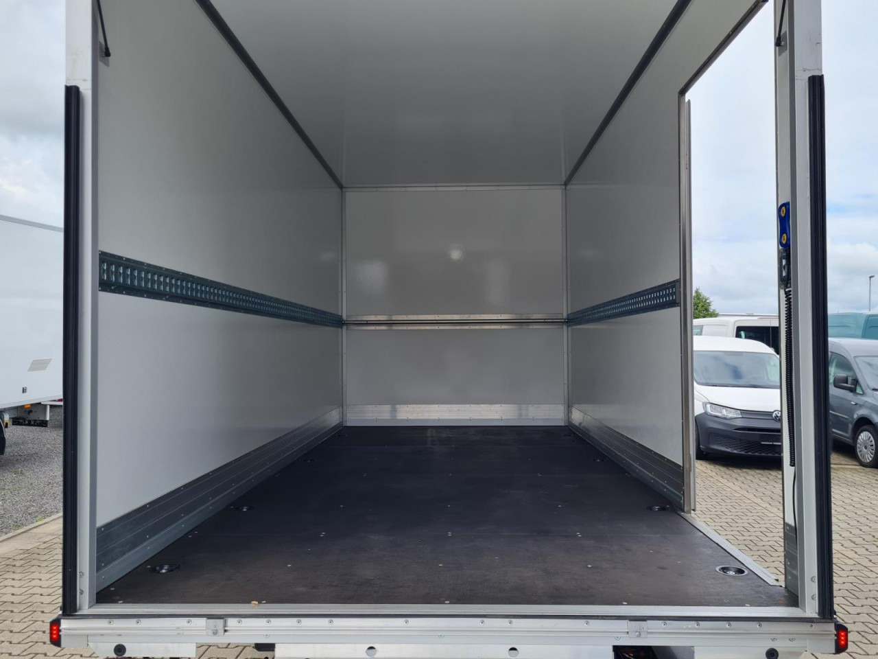 Renault Master 35 New Möbel Koffer LBW KLIMA TEMPOMAT - Fourgon: photos 5 Renault Master 35 New Möbel Koffer LBW KLIMA TEMPOMAT - Fourgon: photos 5