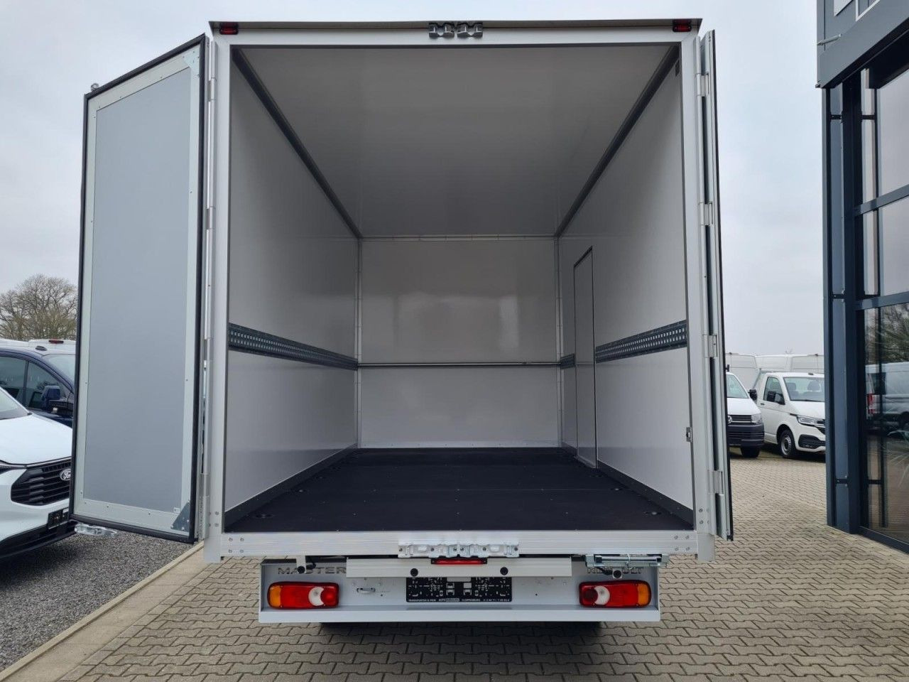 Renault New Master 35 Möbel Koffer KLIMA LUFTFEDER TEMPO - Fourgon: photos 5 Renault New Master 35 Möbel Koffer KLIMA LUFTFEDER TEMPO - Fourgon: photos 5