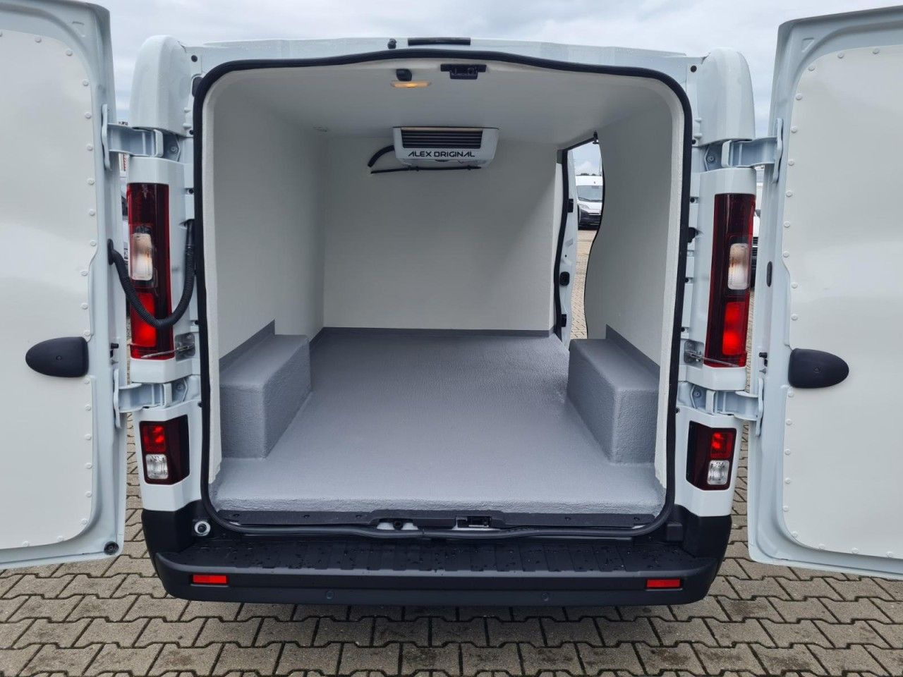 Renault Trafic Kühlkasten 3.0t L2 KLIMA LED NAVI_APP TEM - Véhicule utilitaire frigorifique: photos 5 Renault Trafic Kühlkasten 3.0t L2 KLIMA LED NAVI_APP TEM - Véhicule utilitaire frigorifique: photos 5