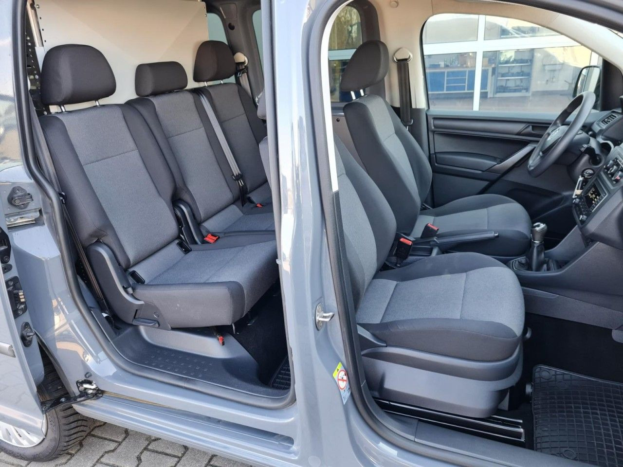 Volkswagen Caddy 4Motion TDi Kombi 5-Sitze TEMPO STHZ REGAL - Voiture: photos 4 Volkswagen Caddy 4Motion TDi Kombi 5-Sitze TEMPO STHZ REGAL - Voiture: photos 4