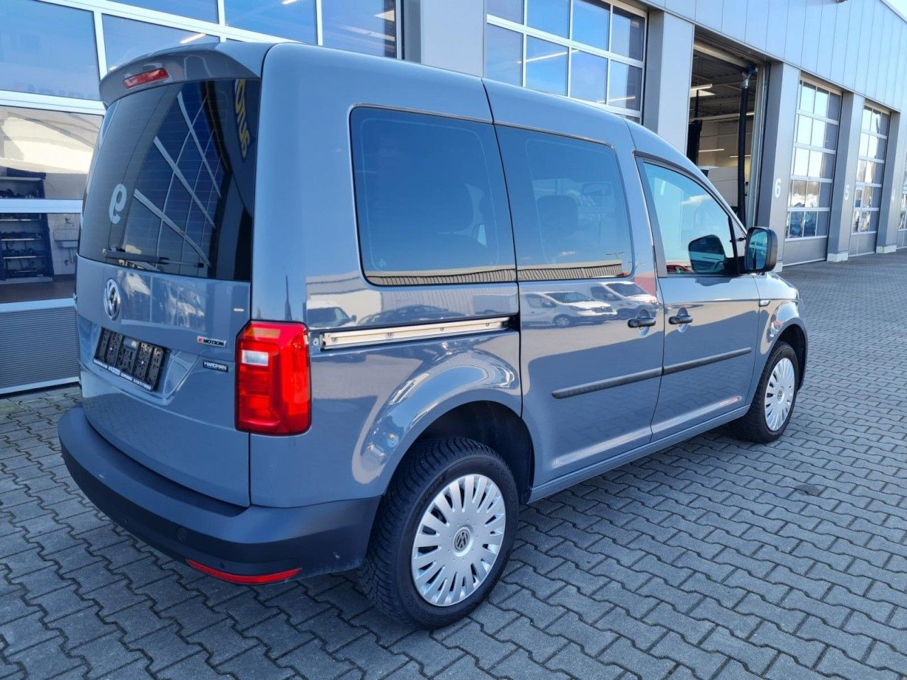 Volkswagen Caddy 4Motion TDi Kombi 5-Sitze TEMPO STHZ REGAL - Voiture: photos 5 Volkswagen Caddy 4Motion TDi Kombi 5-Sitze TEMPO STHZ REGAL - Voiture: photos 5