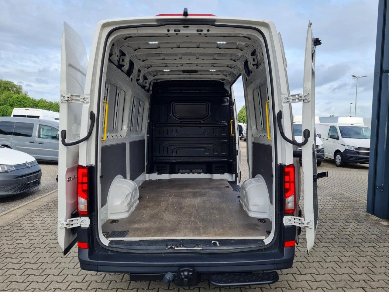 Volkswagen Crafter 35 Kasten TDI MR KLIMA KAMERA AUTOMATIK - Fourgon utilitaire: photos 5 Volkswagen Crafter 35 Kasten TDI MR KLIMA KAMERA AUTOMATIK - Fourgon utilitaire: photos 5
