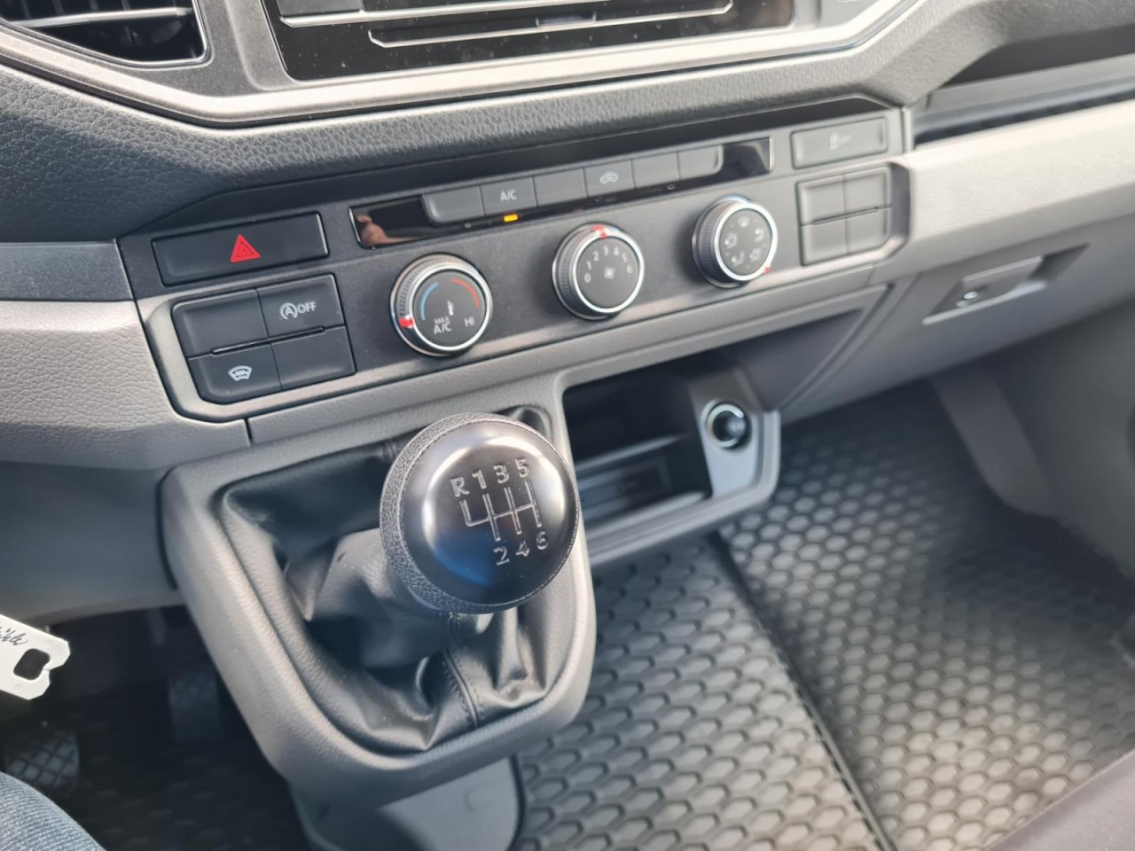 Crédit-bail  Volkswagen Crafter 35 Kühlkoffer Carrier Viento 300 NAVI/APP Volkswagen Crafter 35 Kühlkoffer Carrier Viento 300 NAVI/APP: photos 13