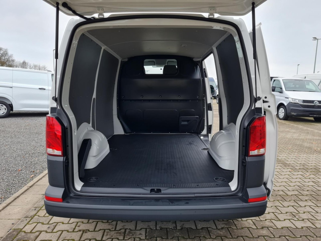 Volkswagen T6.1 Kasten KR Heckklappe KAMERA KLIMA Navi App - Fourgonnette: photos 5 Volkswagen T6.1 Kasten KR Heckklappe KAMERA KLIMA Navi App - Fourgonnette: photos 5