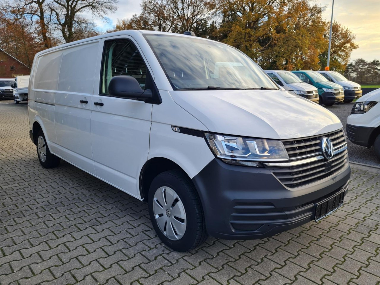 Volkswagen T6.1 Kasten TDI lang L2H1 DSG PDC KLIMA KAMERA - Fourgonnette: photos 3 Volkswagen T6.1 Kasten TDI lang L2H1 DSG PDC KLIMA KAMERA - Fourgonnette: photos 3