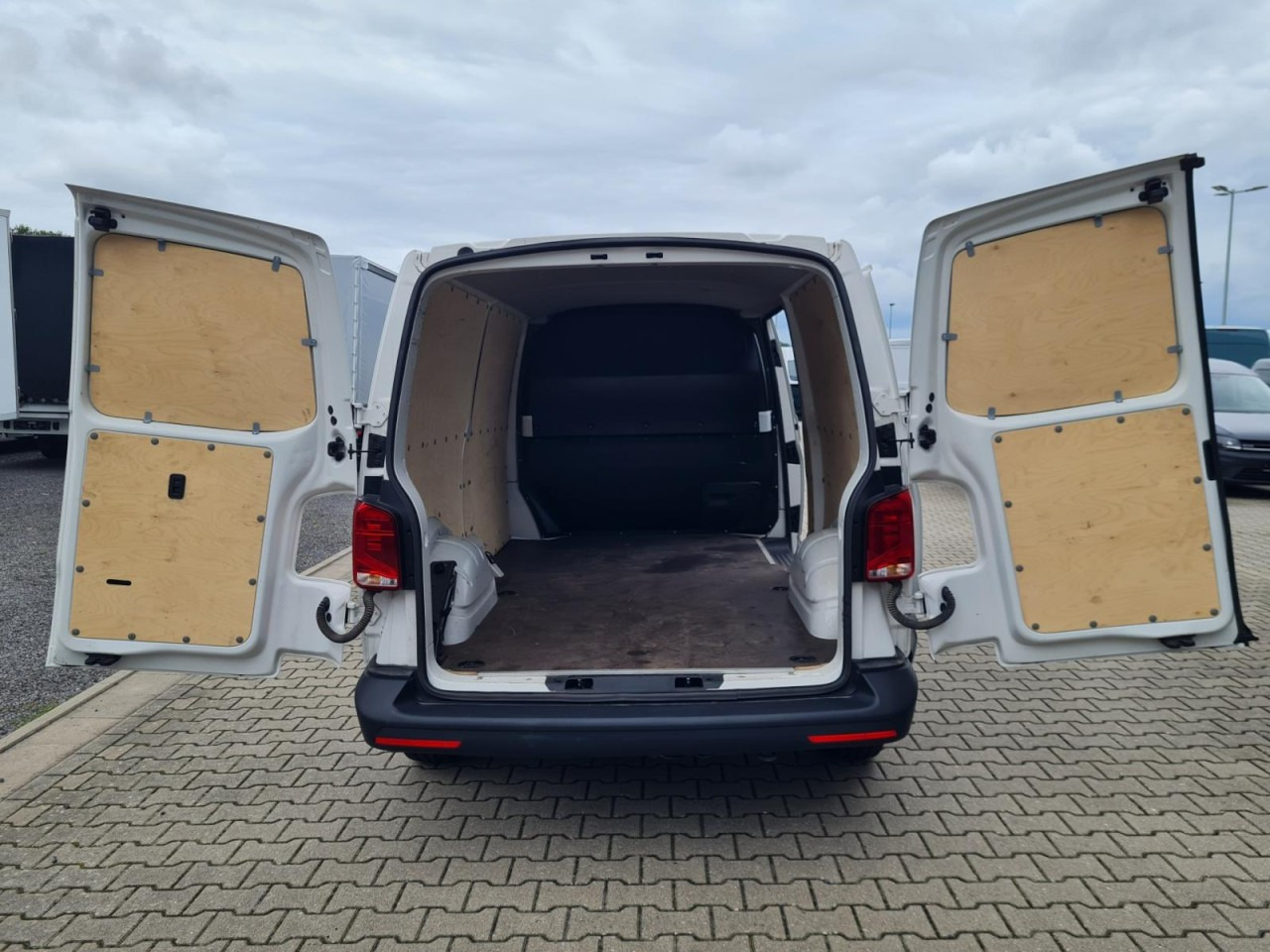 Fourgonnette Volkswagen T6.1 Kasten lang Flügeltüren KLIMA KOMFORT TEMPOMAT: photos 17 Fourgonnette Volkswagen T6.1 Kasten lang Flügeltüren KLIMA KOMFORT TEMPOMAT: photos 17