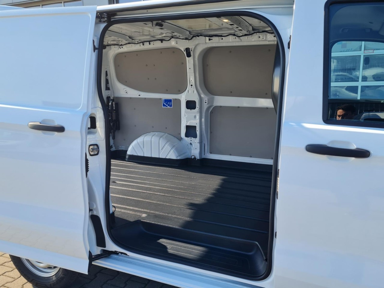 Volkswagen T7 Kasten TDi KR Heckklappe KLIMA PDC TEMPOMAT - Fourgonnette: photos 4 Volkswagen T7 Kasten TDi KR Heckklappe KLIMA PDC TEMPOMAT - Fourgonnette: photos 4