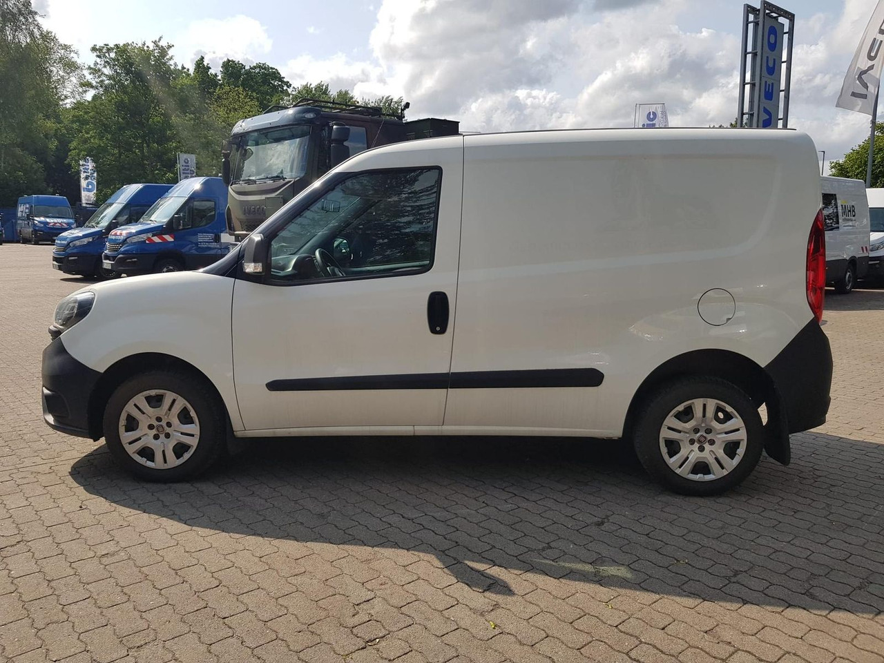 Fiat Doblo Kastenwagen SX 1.3 Klima, Radio mit Nav... - Transport de personnes: photos 2 Fiat Doblo Kastenwagen SX 1.3 Klima, Radio mit Nav... - Transport de personnes: photos 2
