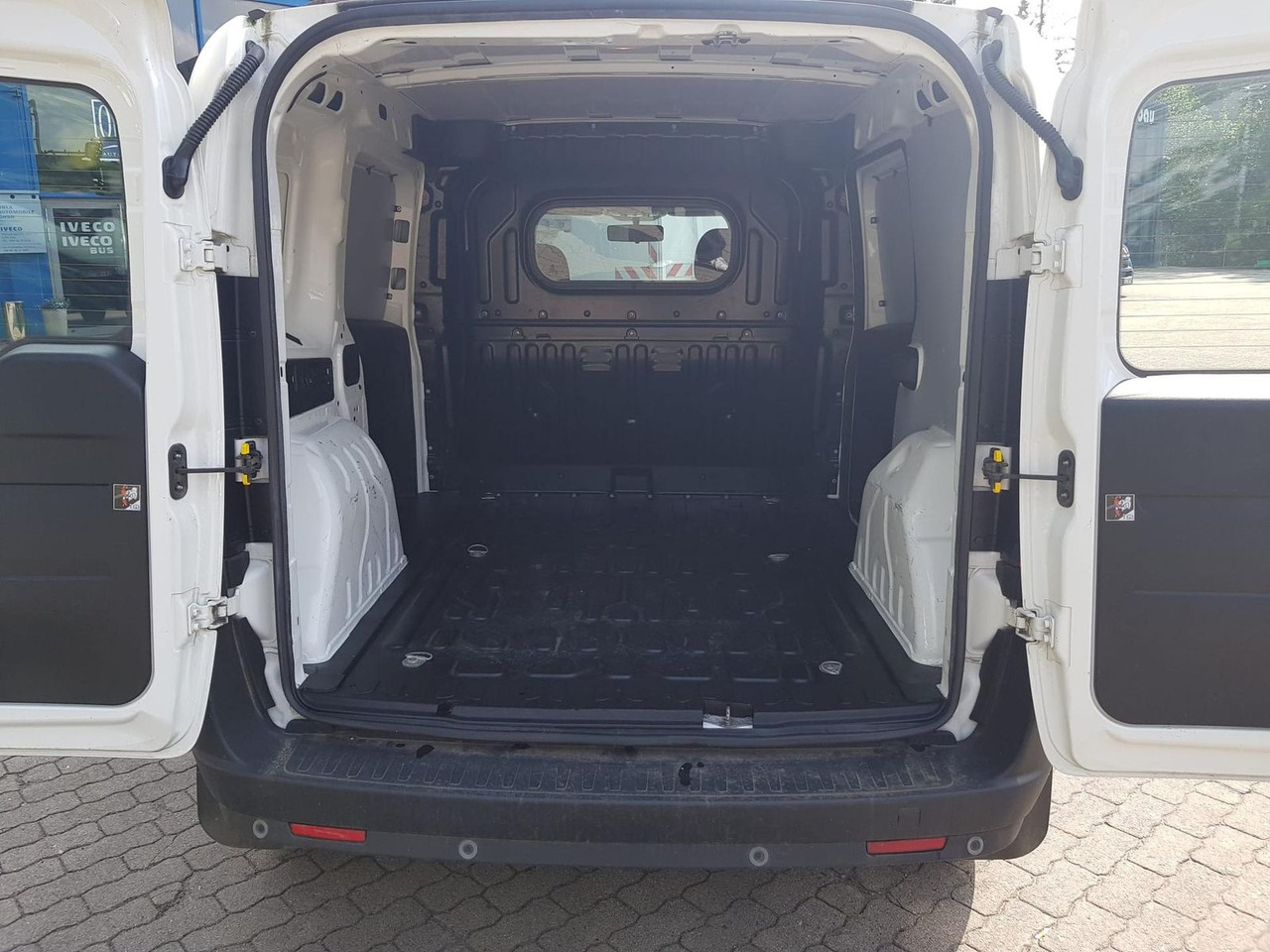 Fiat Doblo Kastenwagen SX 1.3 Klima, Radio mit Nav... - Transport de personnes: photos 5 Fiat Doblo Kastenwagen SX 1.3 Klima, Radio mit Nav... - Transport de personnes: photos 5