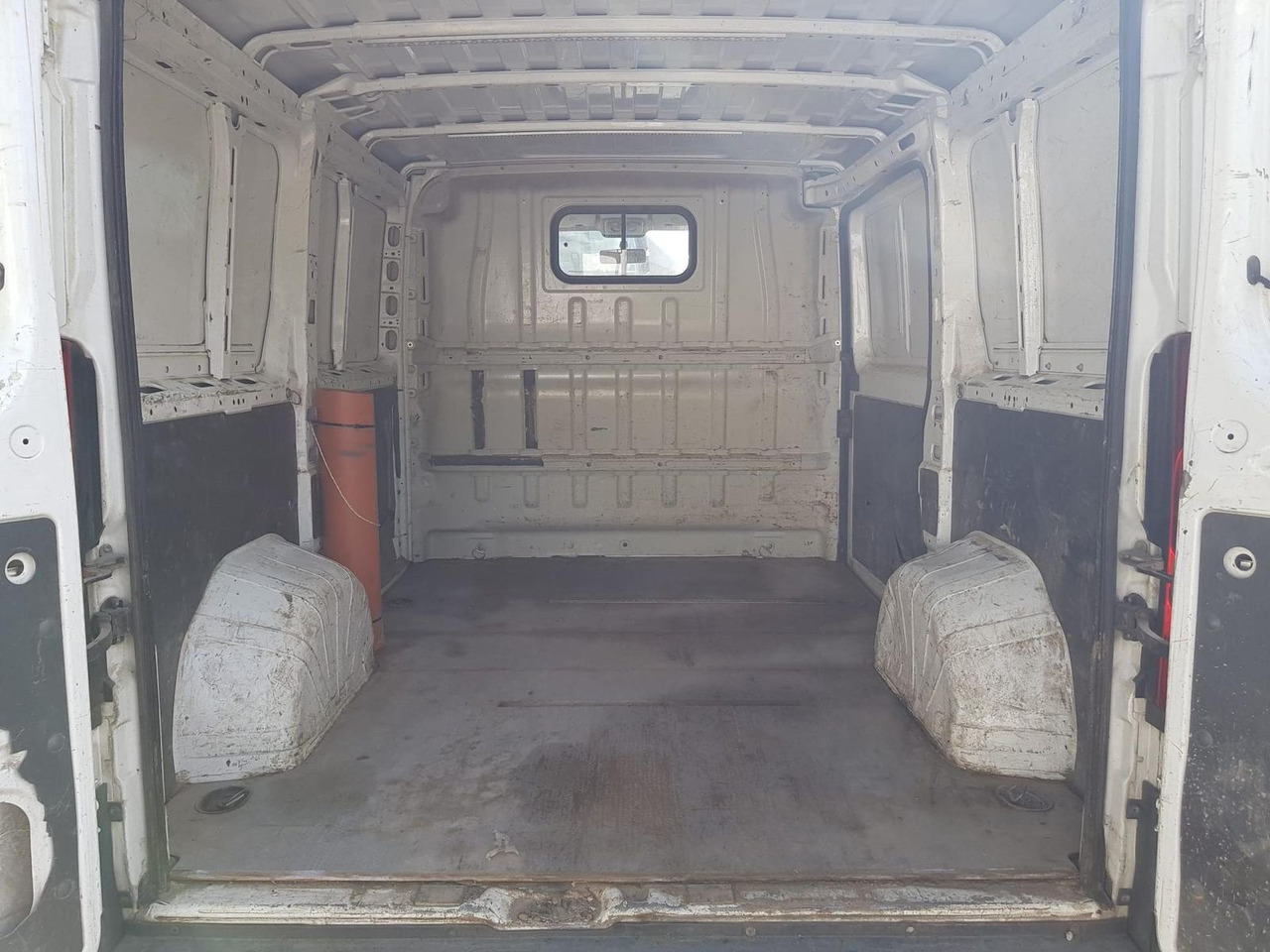 Fiat Ducato Kastenwagen 120 MULTIJET Radio+AHK 88... - Fourgonnette: photos 5 Fiat Ducato Kastenwagen 120 MULTIJET Radio+AHK 88... - Fourgonnette: photos 5