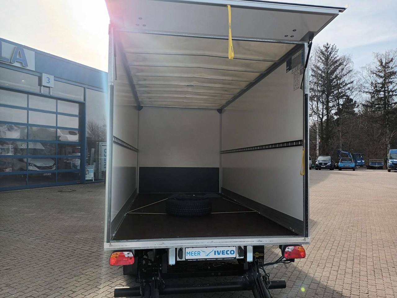 Iveco Daily 35S14HE Koffer LBW, Rückfahrkamera 2x a... - Fourgon: photos 5 Iveco Daily 35S14HE Koffer LBW, Rückfahrkamera 2x a... - Fourgon: photos 5