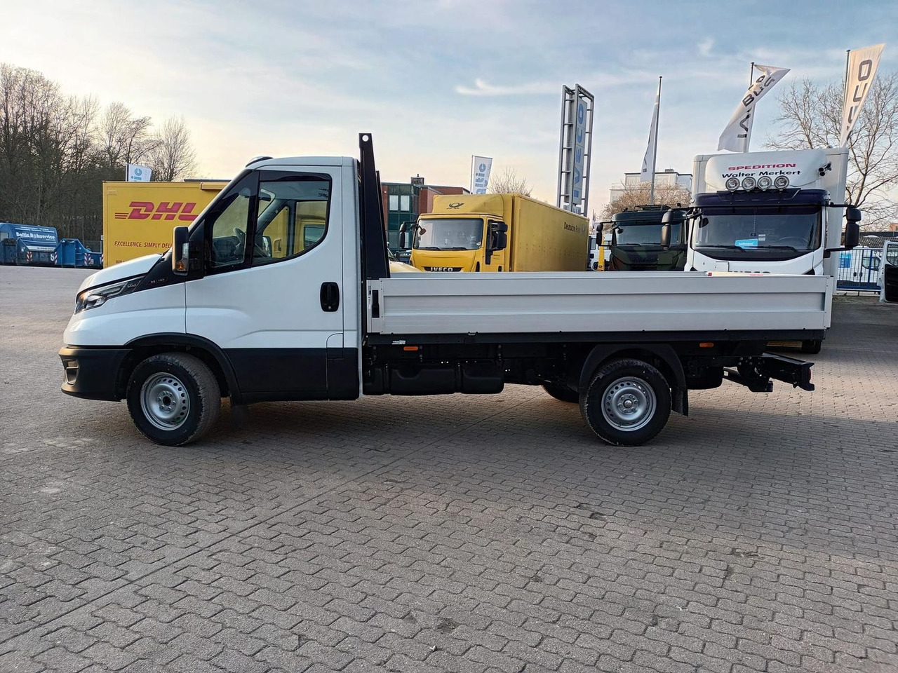 Iveco Daily 35S16H3.0 Pritsche,AHK, Rückfahrkamera... - Fourgon plateau: photos 2 Iveco Daily 35S16H3.0 Pritsche,AHK, Rückfahrkamera... - Fourgon plateau: photos 2