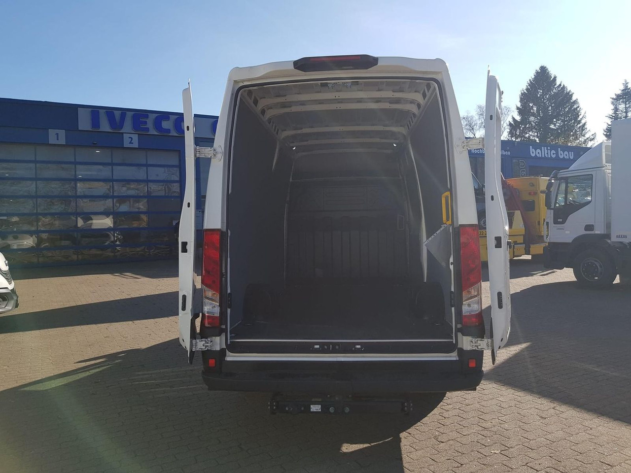 Crédit-bail  Iveco Daily 38S14E V Rückfahrkamera, AHK mit 3,5t, ... Iveco Daily 38S14E V Rückfahrkamera, AHK mit 3,5t, ...: photos 6 Crédit-bail  Iveco Daily 38S14E V Rückfahrkamera, AHK mit 3,5t, ... Iveco Daily 38S14E V Rückfahrkamera, AHK mit 3,5t, ...: photos 6