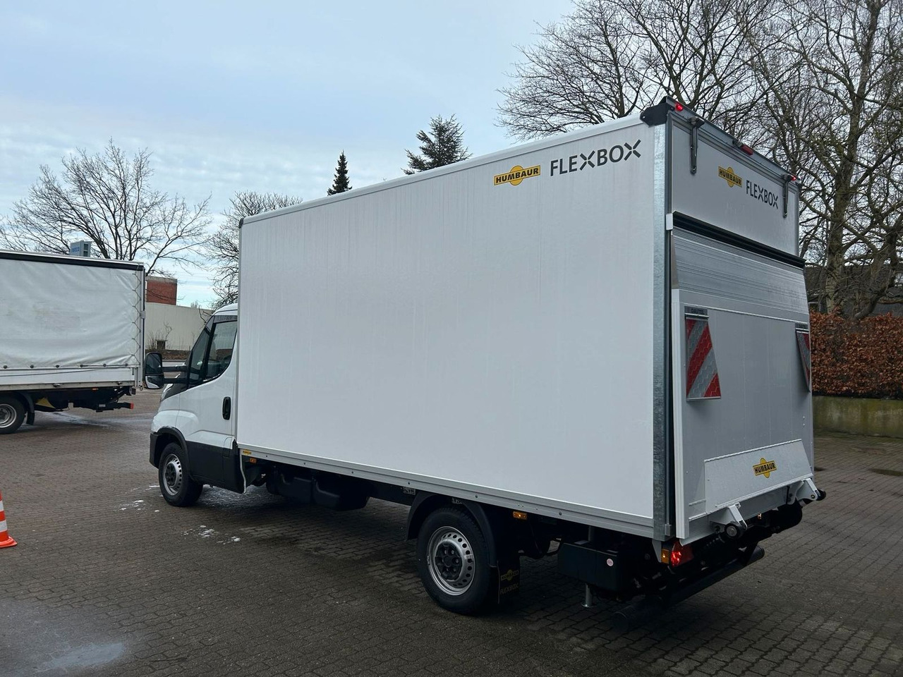 Iveco Daily Koffer 35S14H 3,0 LBW Kamera 115 kW (15... - Fourgon: photos 4 Iveco Daily Koffer 35S14H 3,0 LBW Kamera 115 kW (15... - Fourgon: photos 4