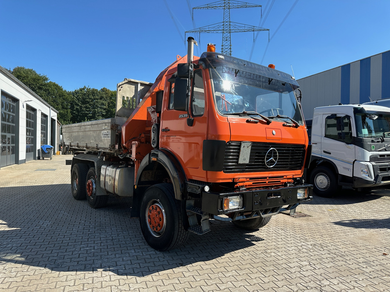 Mercedes-Benz 2535 NG 3-Seiten-Kipper mit Kran - Camion benne, Camion grue: photos 3 Mercedes-Benz 2535 NG 3-Seiten-Kipper mit Kran - Camion benne, Camion grue: photos 3