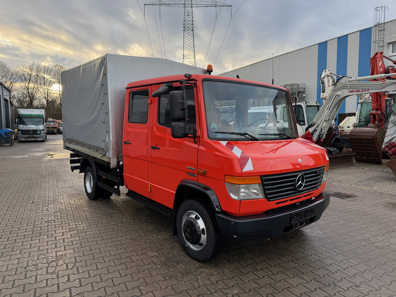 Mercedes-Benz 816 Vario Doka Pritsche Plane 2x AHK - Camion à rideaux coulissants: photos 3 Mercedes-Benz 816 Vario Doka Pritsche Plane 2x AHK - Camion à rideaux coulissants: photos 3