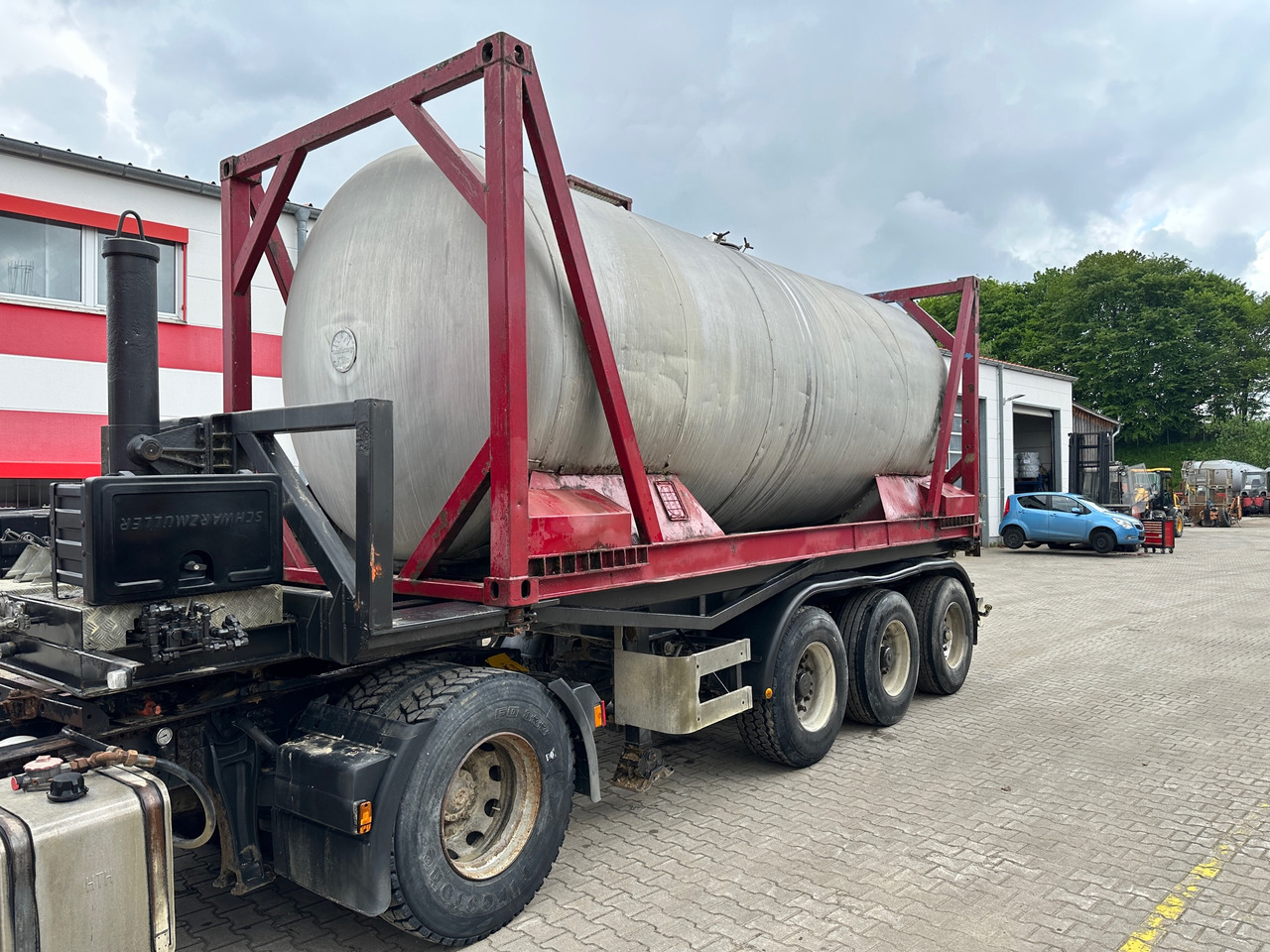 Schmidt CKSA 10/22-20 20 ft Containerkippchassis mit Lebensmitteltank - Semi-remorque benne: photos 4 Schmidt CKSA 10/22-20 20 ft Containerkippchassis mit Lebensmitteltank - Semi-remorque benne: photos 4