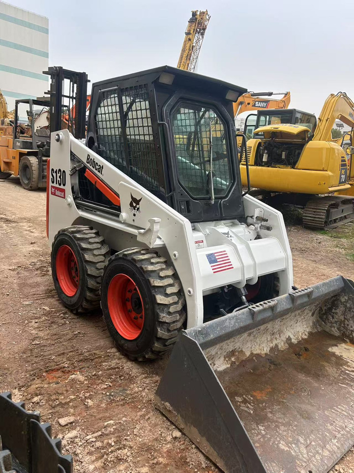 BOBCAT S130 - Mini chargeuse: photos 3 BOBCAT S130 - Mini chargeuse: photos 3