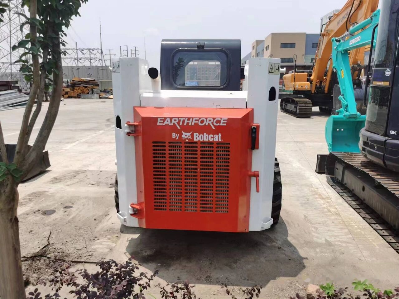 Bobcat S130 - Mini chargeuse: photos 3 Bobcat S130 - Mini chargeuse: photos 3