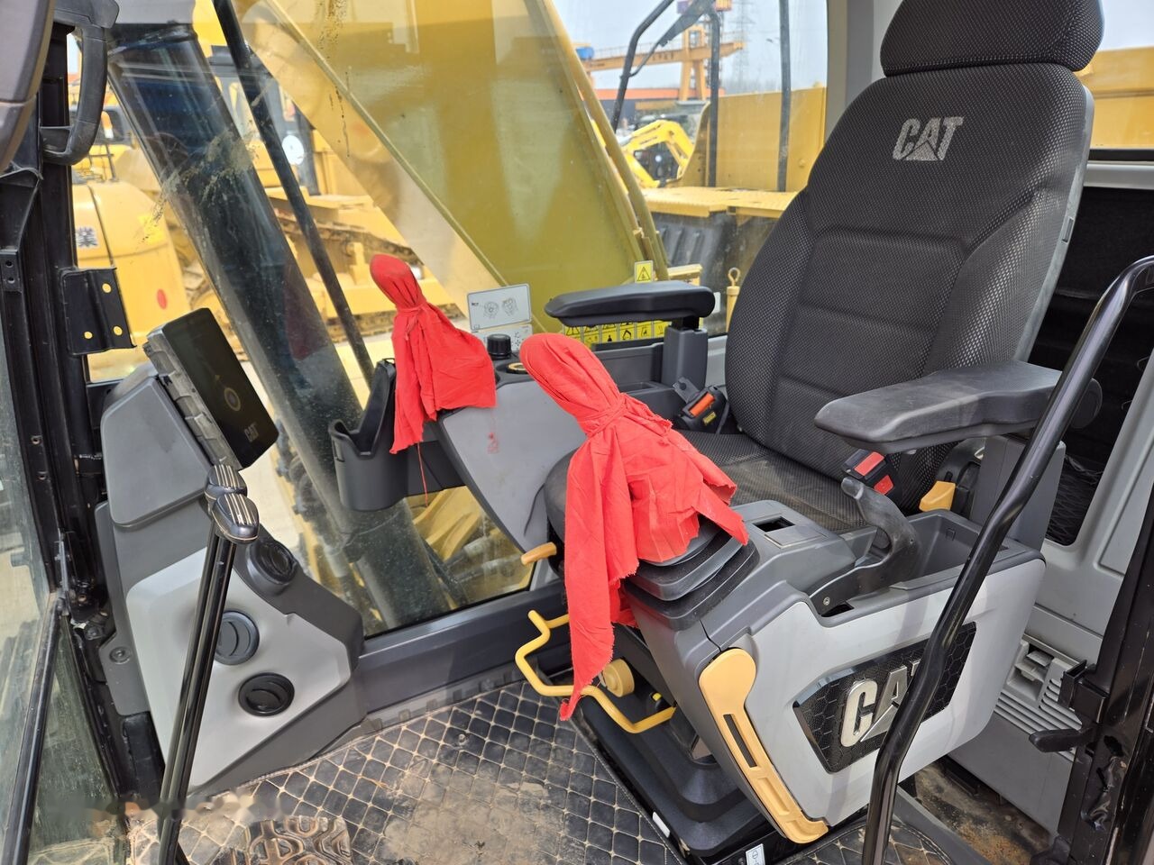 Caterpillar 320GC - Pelle sur chenille: photos 2 Caterpillar 320GC - Pelle sur chenille: photos 2