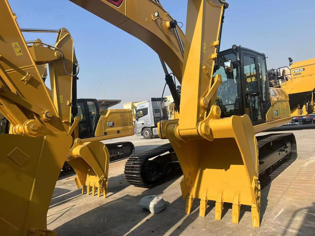 Caterpillar 323GX - Pelle sur chenille: photos 4 Caterpillar 323GX - Pelle sur chenille: photos 4