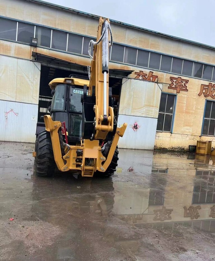Caterpillar 420F - Tractopelle: photos 3 Caterpillar 420F - Tractopelle: photos 3