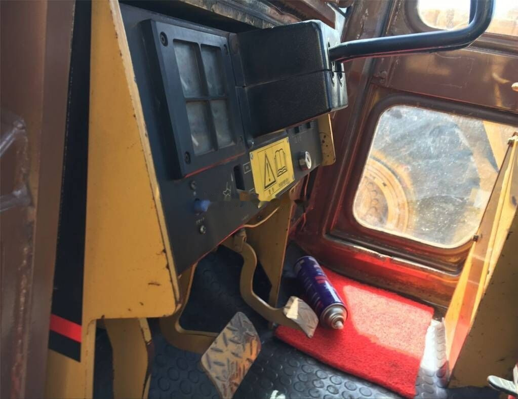 Caterpillar D4C - Bulldozer: photos 4 Caterpillar D4C - Bulldozer: photos 4