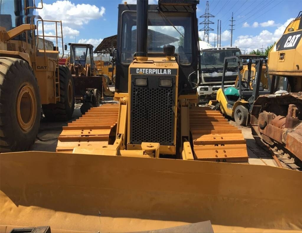 Caterpillar D4C - Bulldozer: photos 1 Caterpillar D4C - Bulldozer: photos 1