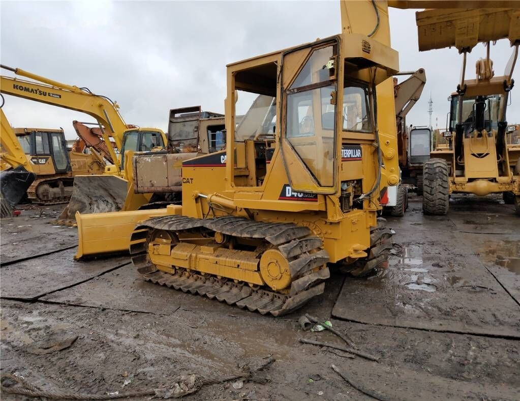 Caterpillar D4C - Bulldozer: photos 4 Caterpillar D4C - Bulldozer: photos 4