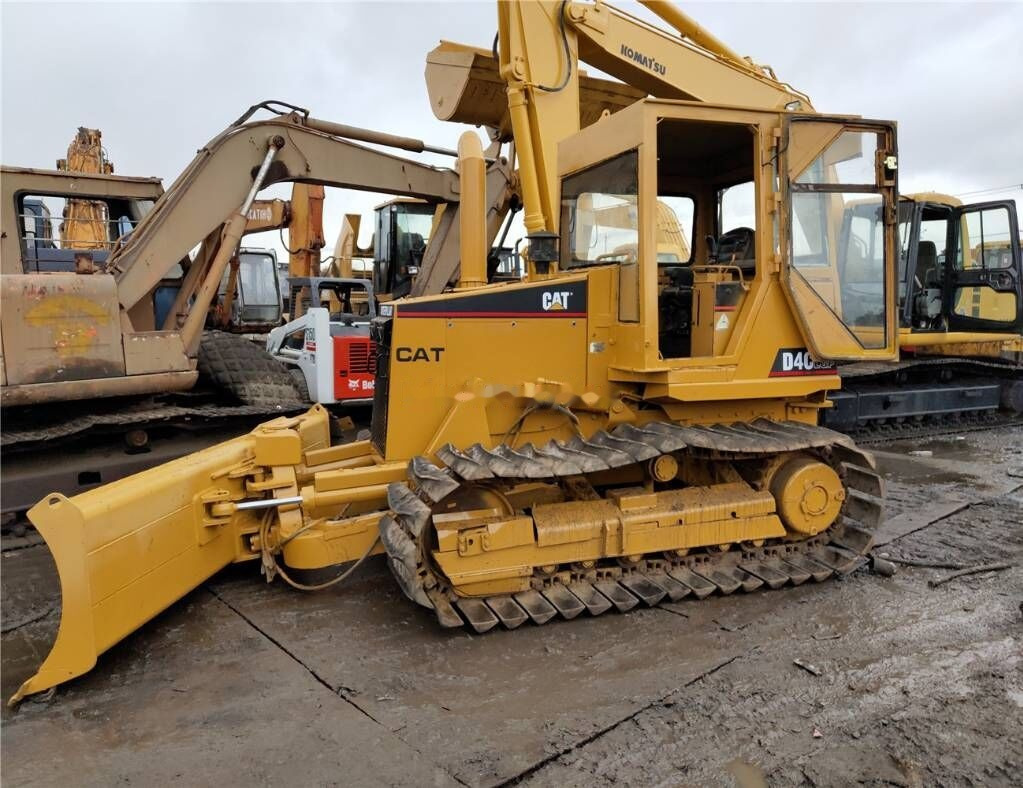 Caterpillar D4C - Bulldozer: photos 3 Caterpillar D4C - Bulldozer: photos 3