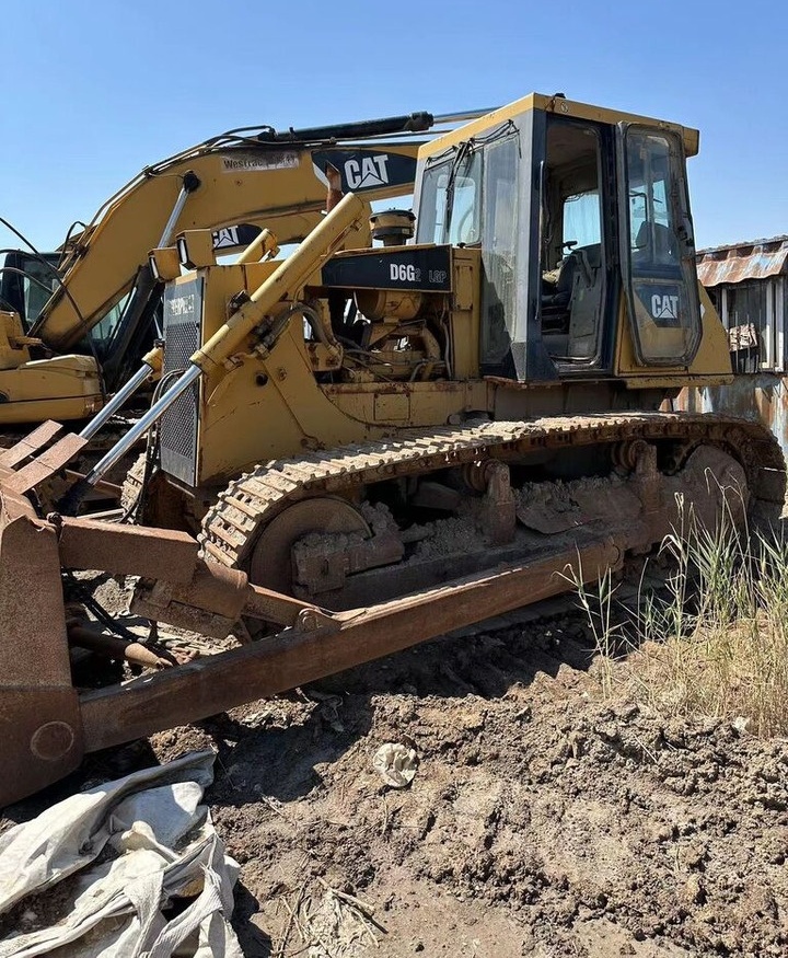 Caterpillar D6G-2 - Bulldozer: photos 3 Caterpillar D6G-2 - Bulldozer: photos 3