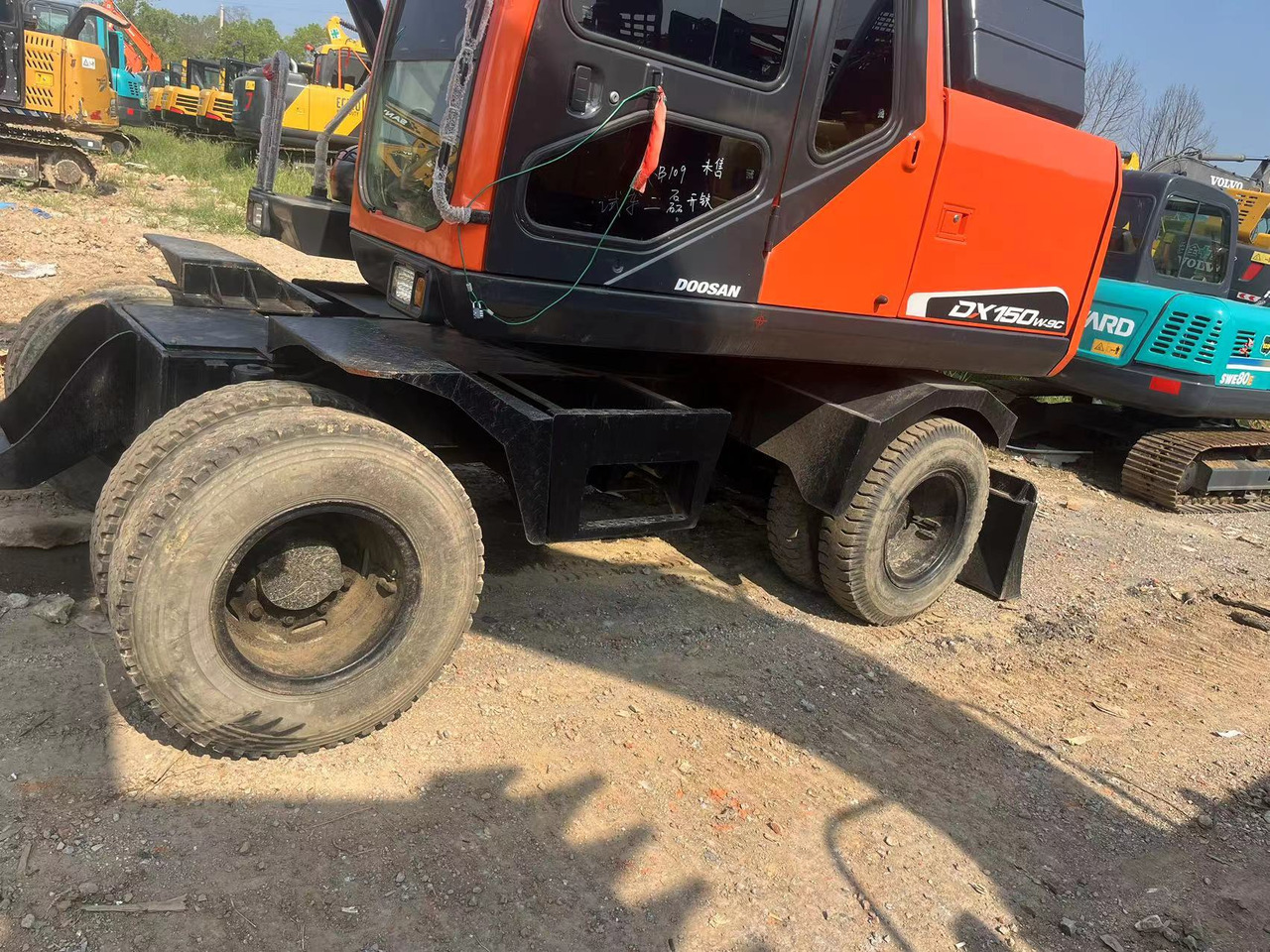 Doosan DX150W-9C - Pelle sur pneus: photos 5 Doosan DX150W-9C - Pelle sur pneus: photos 5