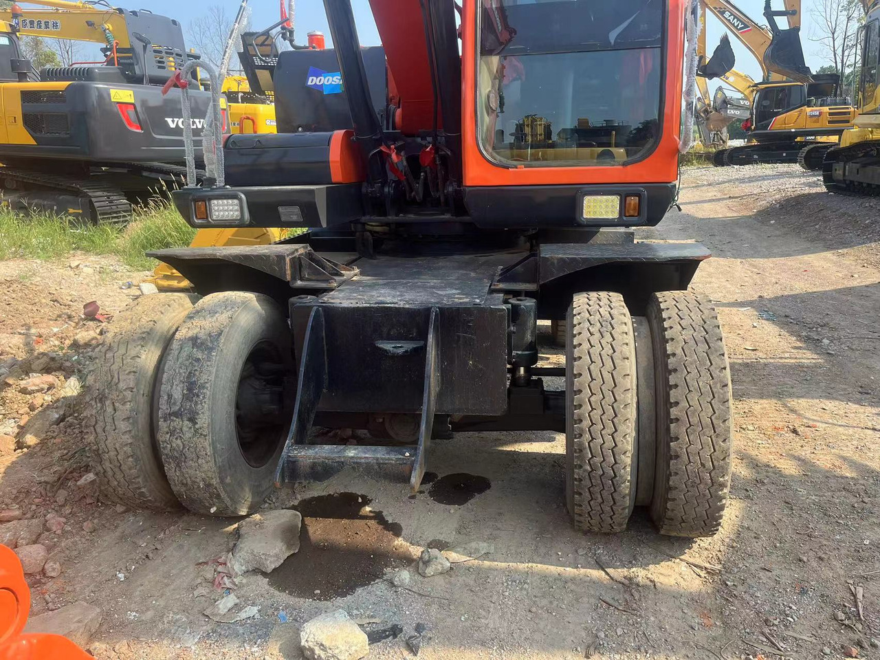 Doosan DX150W-9C - Pelle sur pneus: photos 3 Doosan DX150W-9C - Pelle sur pneus: photos 3