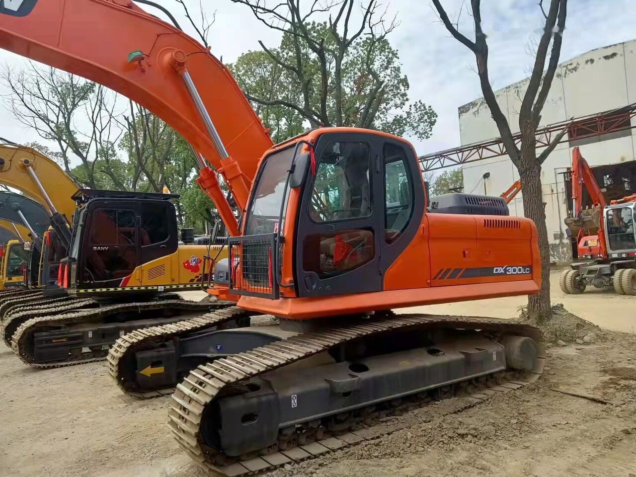 Doosan DX300 - Pelle sur chenille: photos 1 Doosan DX300 - Pelle sur chenille: photos 1