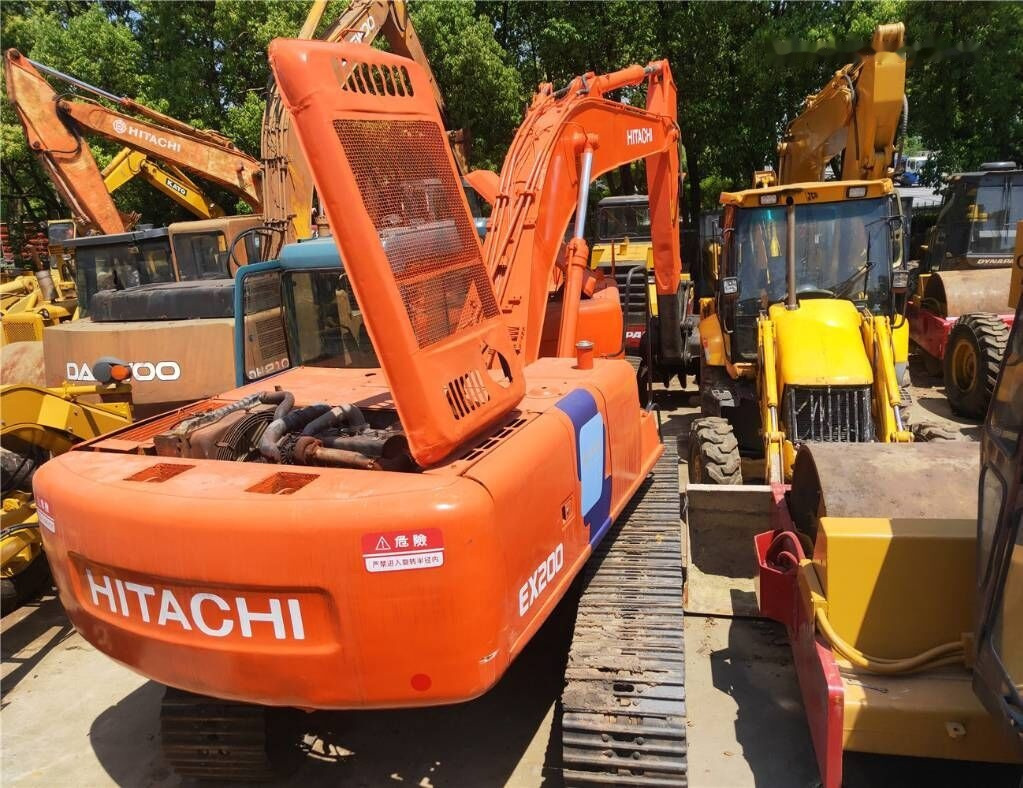 Hitachi EX 200 - Pelle sur chenille: photos 2 Hitachi EX 200 - Pelle sur chenille: photos 2