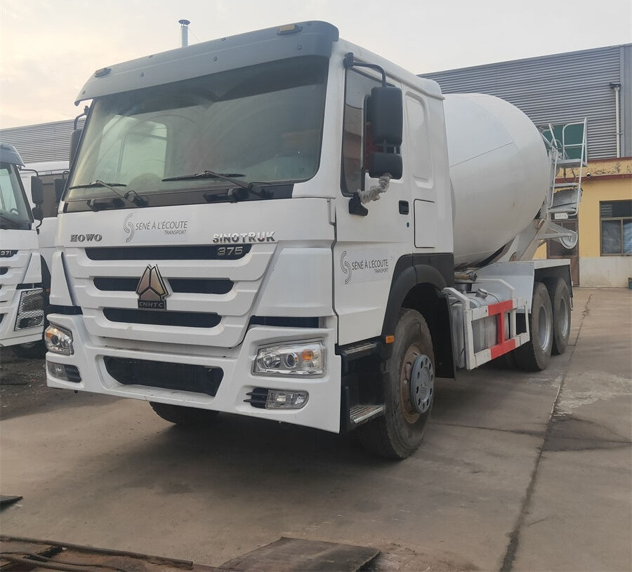 Howo ZZ1257N4347C1 - Camion malaxeur: photos 1 Howo ZZ1257N4347C1 - Camion malaxeur: photos 1