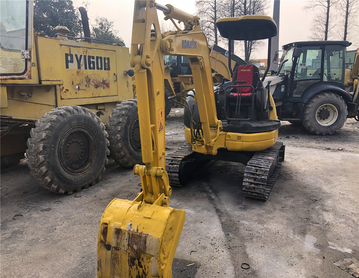 Komatsu PC30MR - Mini pelle: photos 1 Komatsu PC30MR - Mini pelle: photos 1