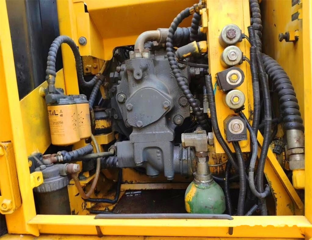 Komatsu PW150 - Pelle sur pneus: photos 5 Komatsu PW150 - Pelle sur pneus: photos 5