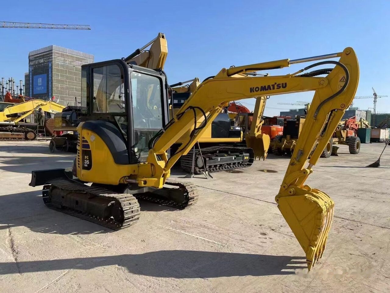 Komatsu Quasi-New PC35MR - Mini pelle: photos 5 Komatsu Quasi-New PC35MR - Mini pelle: photos 5