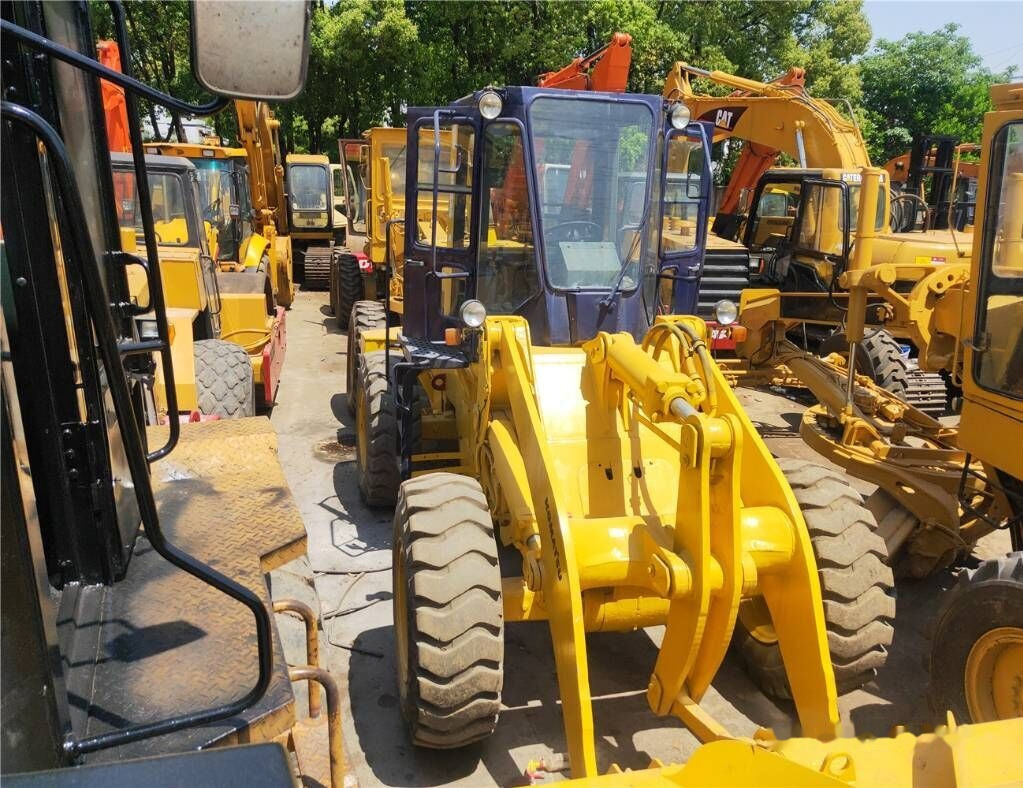 Komatsu WA300 - Chargeuse sur pneus: photos 2 Komatsu WA300 - Chargeuse sur pneus: photos 2