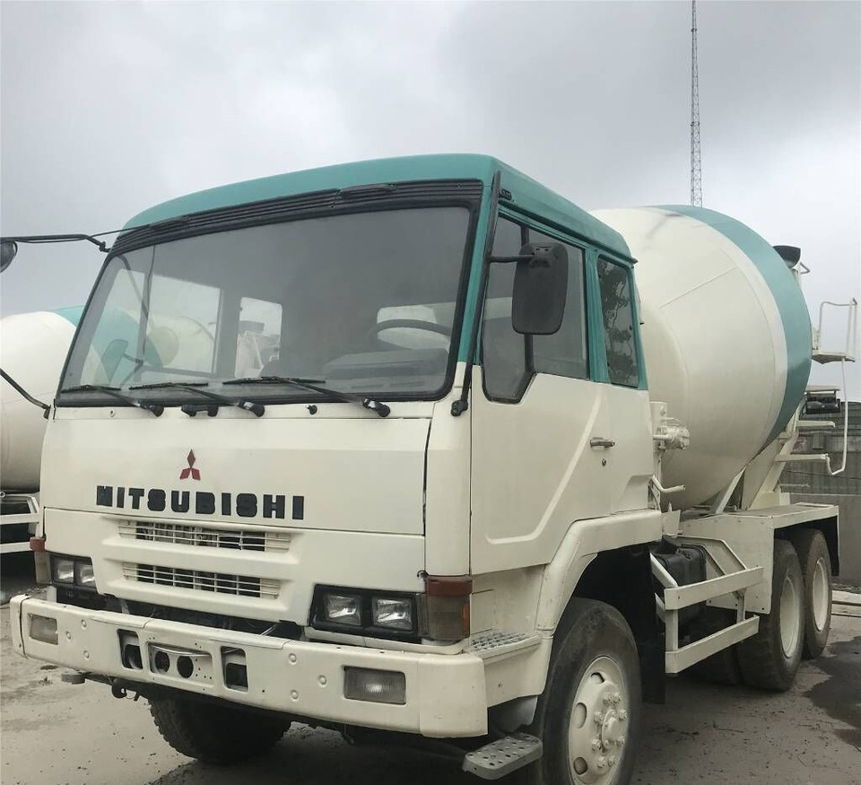Mitsubishi FV415J - Camion malaxeur: photos 1 Mitsubishi FV415J - Camion malaxeur: photos 1