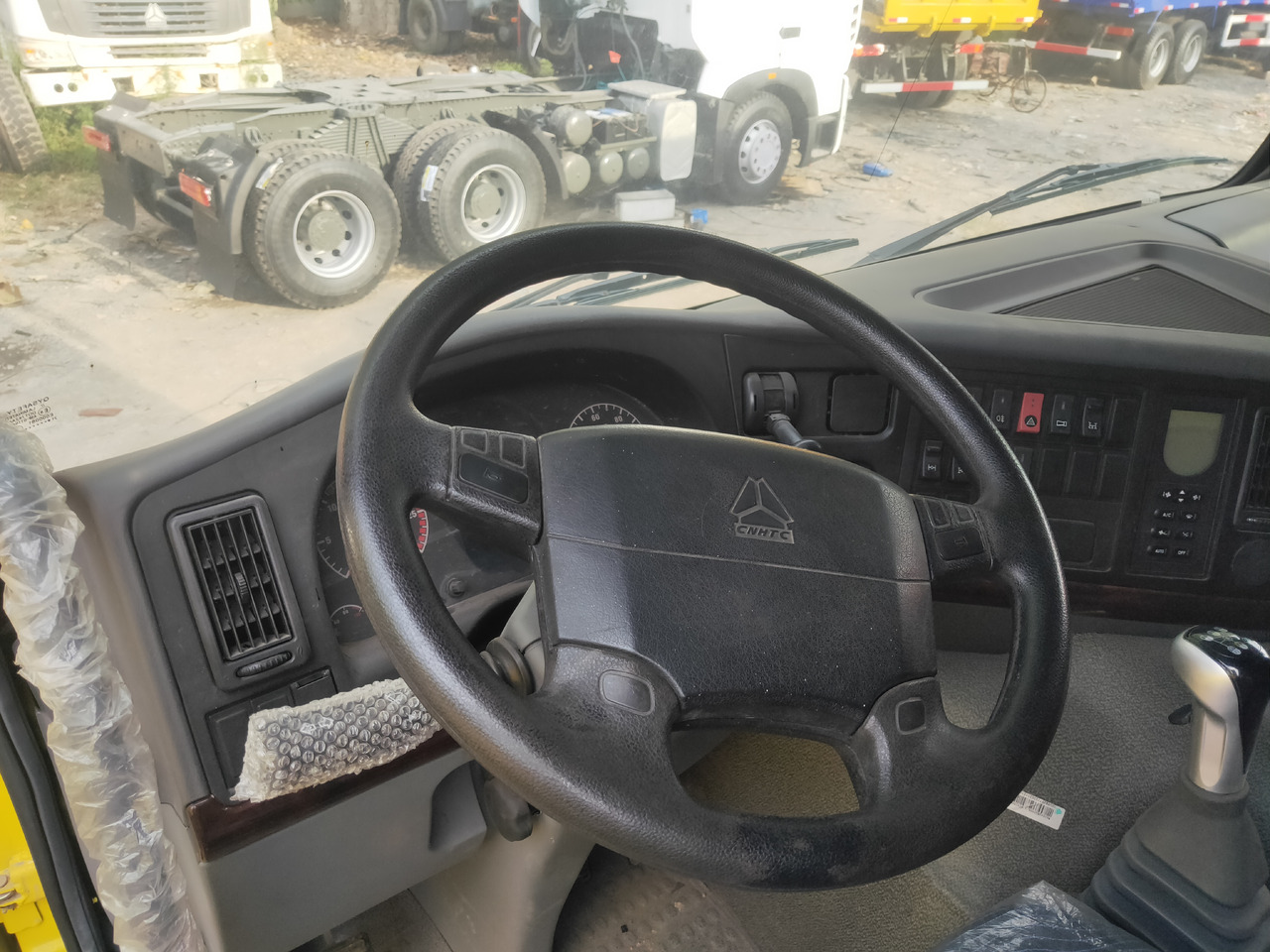 Camion benne Sinotruk HOWO 371 6*4 Dump truck: photos 11