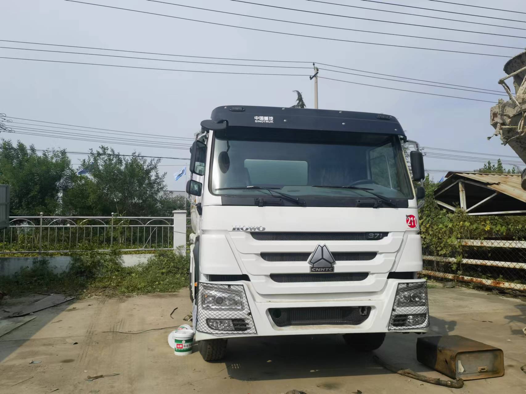 Sinotruk HOWO 371 6*4 Tank truck - Camion citerne: photos 4 Sinotruk HOWO 371 6*4 Tank truck - Camion citerne: photos 4