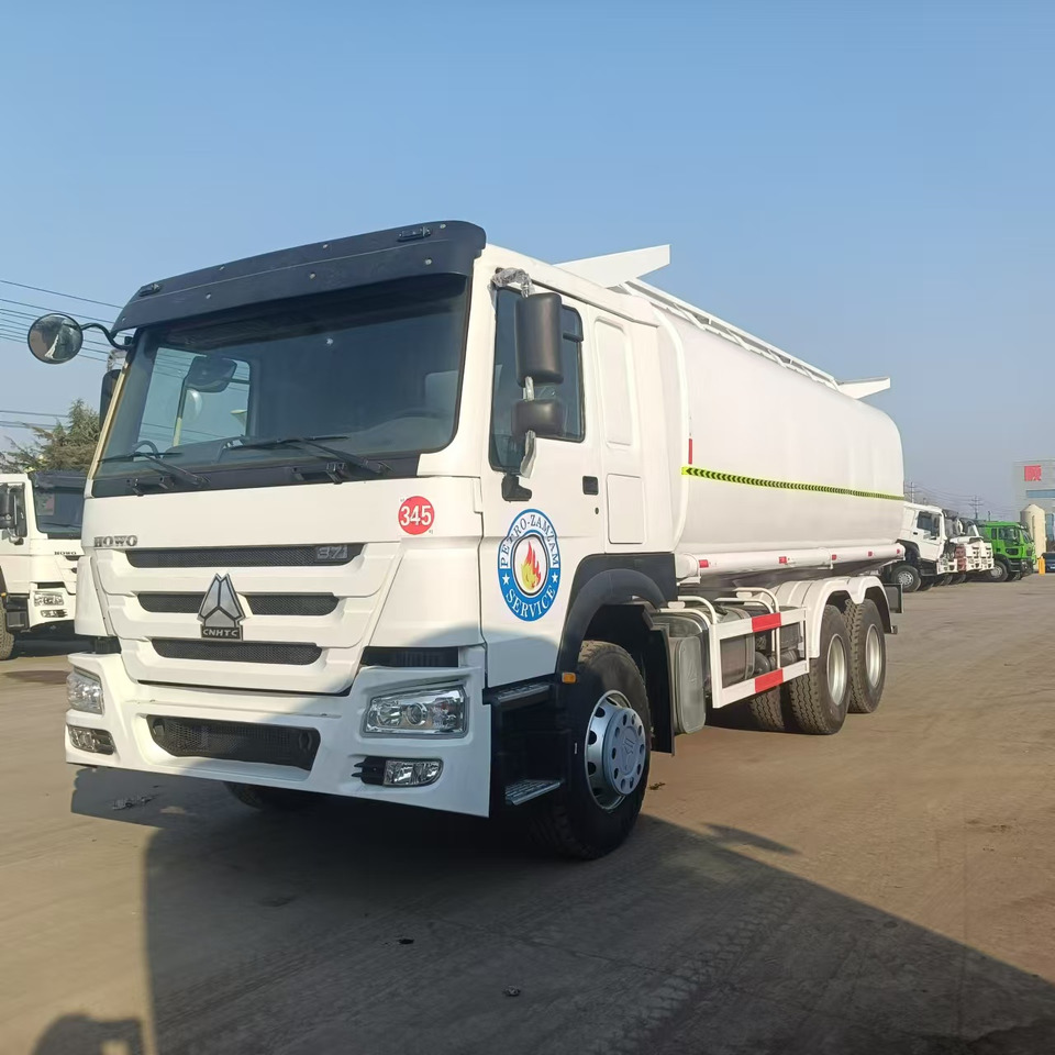 Sinotruk HOWO 371 Tank truck - Camion citerne: photos 5 Sinotruk HOWO 371 Tank truck - Camion citerne: photos 5