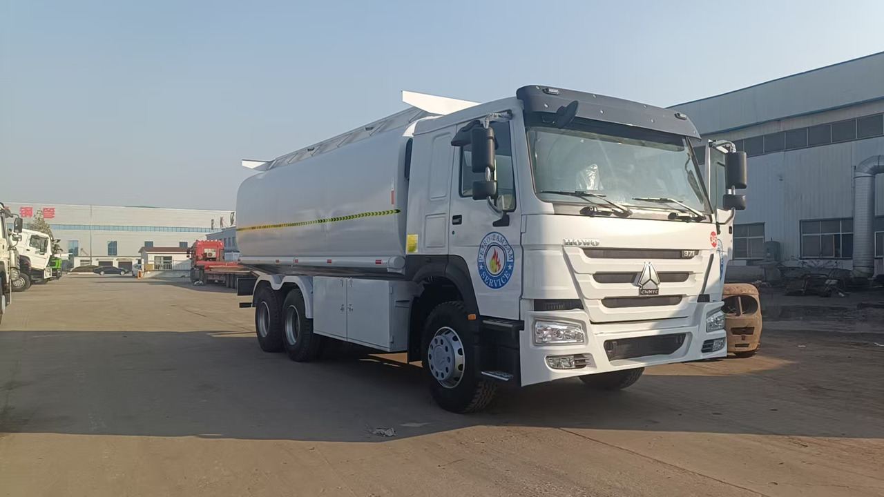Sinotruk HOWO 371 Tank truck - Camion citerne: photos 2 Sinotruk HOWO 371 Tank truck - Camion citerne: photos 2