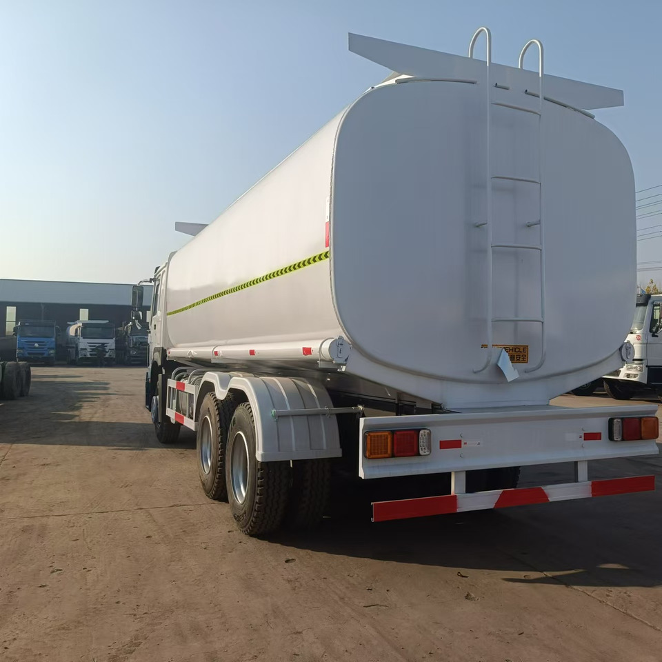 Sinotruk HOWO 371 Tank truck - Camion citerne: photos 4 Sinotruk HOWO 371 Tank truck - Camion citerne: photos 4