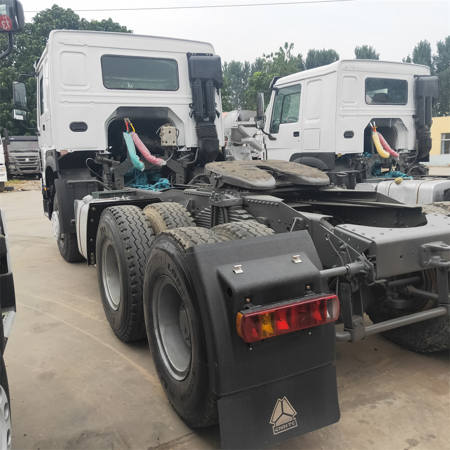 Sinotruk HOWO 371 tractor - Mini tombereau: photos 3 Sinotruk HOWO 371 tractor - Mini tombereau: photos 3